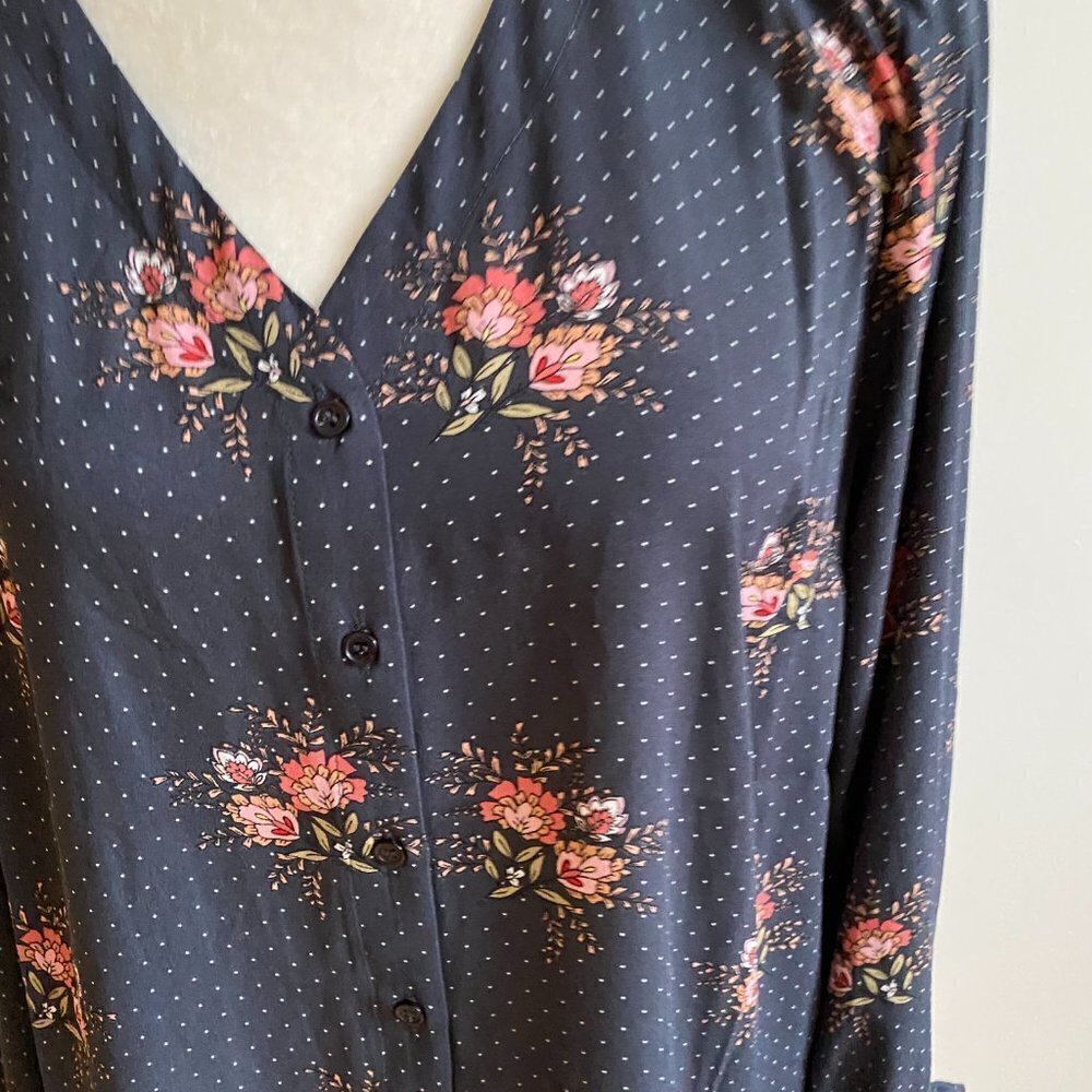 T Tahari BNWOT Blouse polka dot floral sz medium ruffle cuff - Picture 3 of 9